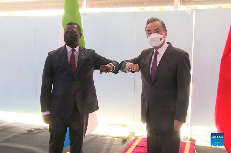 وزير الخارجية: الصين مستعدة لتعميق التعاون متبادل المنفعة مع سيراليون