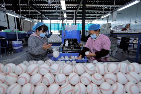 تقرير اخباري: التجارة الخارجية الصينية تحقق اختراقات جديدة هذه السنة