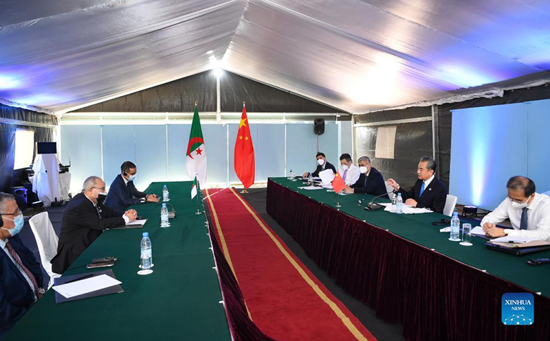 وزيرا خارجية البلدين: الصين والجزائر تؤكدان استعدادهما لتعزيز التعاون