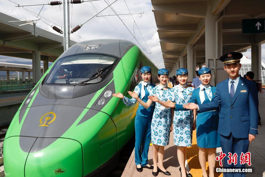 الصين ولاوس توقعان أول اتفاقية تعاون في مجال النقل بالسكك الحديد