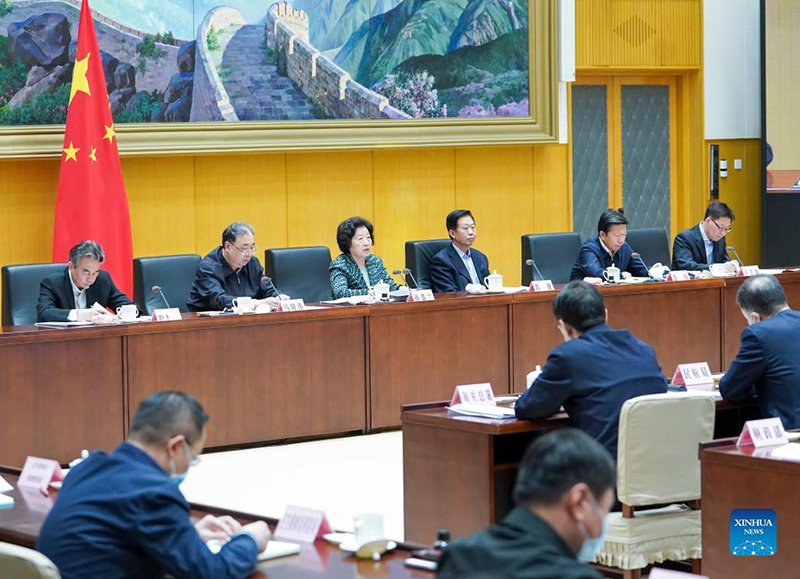 نائبة رئيس مجلس الدولة الصيني تشدد على السيطرة القوية على كوفيد-19 خلال العطلات القادمة