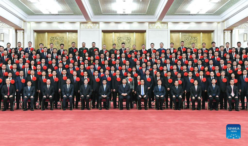 الرئيس الصيني يلتقي بنماذج مثالية لبناء صين آمنة