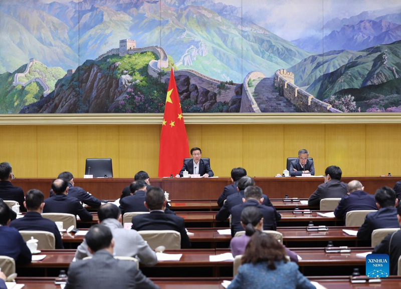 نائب رئيس مجلس الدولة الصيني يشدد على الإدارة الموحدة لمعاشات الموظفين