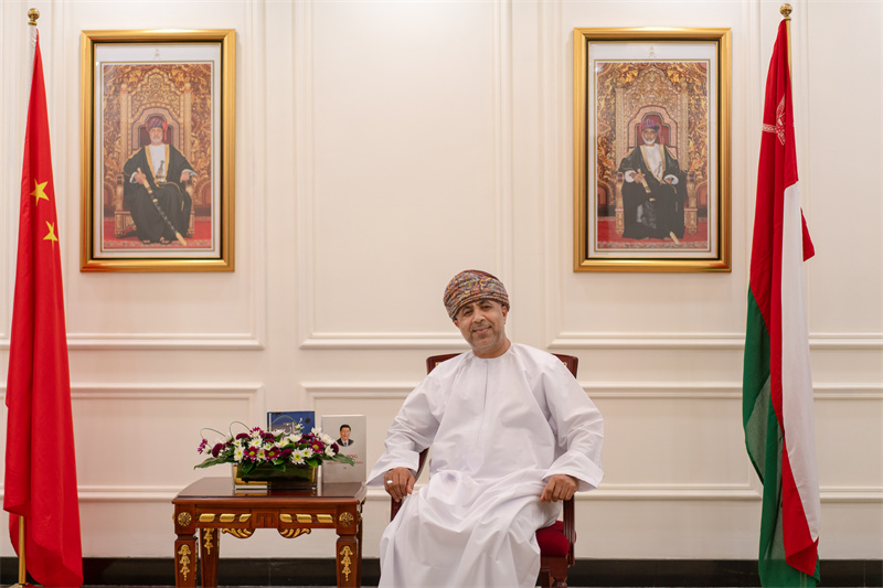من الحقيبة الدراسية الى الحقيبة الدبلوماسية .. رحلة يرويها سفير سلطنة عمان المعتمد لدى الصين