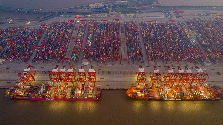 للعام الـ12 على التوالي... ميناء شانغهاي الأول عالمياً في إنتاج الحاويات