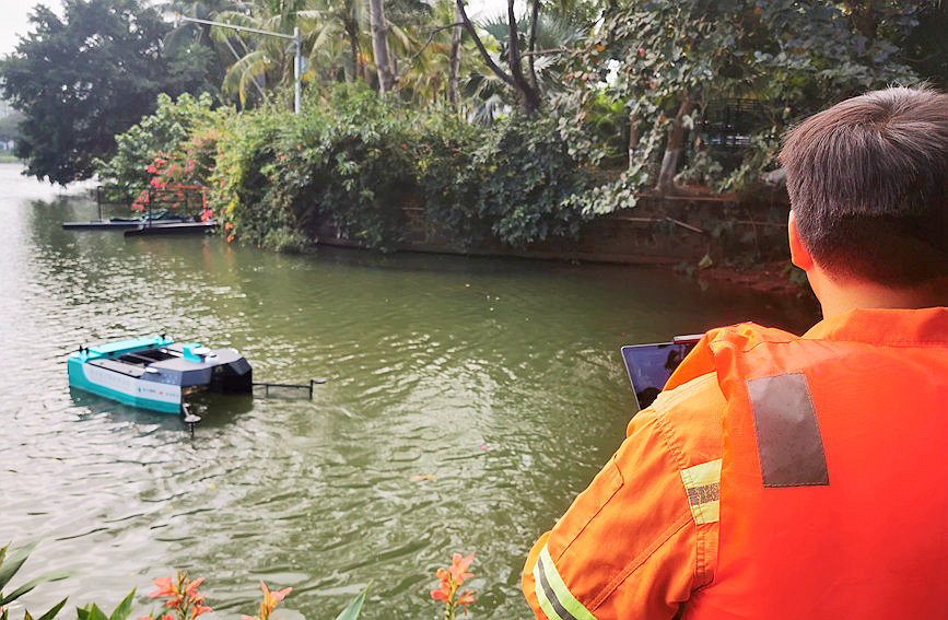 هاينان: أول قارب تنظيف بدون سائق بكفاءة عمل 20 مرة عن العمالة
