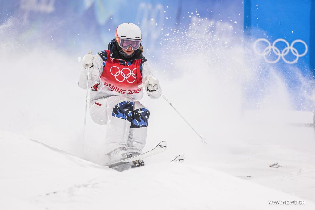السباق التأهيلي في منافسة تزلج الموغل الحر للسيدات في أولمبياد بكين الشتوي