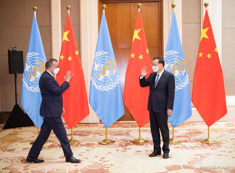 رئيس مجلس الدولة الصيني يدعو إلى التضامن والتعاون وسط جائحة كوفيد-19
