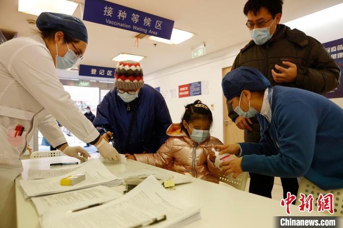 إعطاء أكثر من 1.78 مليون جرعة إضافية من لقاحات كوفيد-19 في البر الرئيسي الصيني