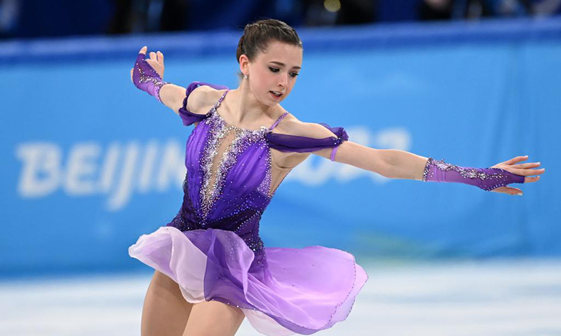 فريق اللجنة الأولمبية الروسية يفوز بذهبية منافسة الفرق للتزلج الفني على الجليد لأولمبياد بكين الشتوي