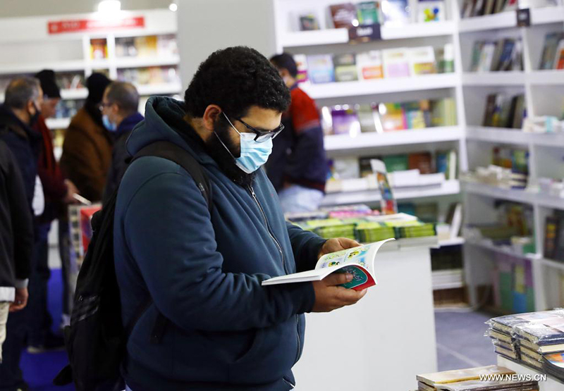 عدد رواد معرض القاهرة الدولي للكتاب تجاوز مليوني زائر