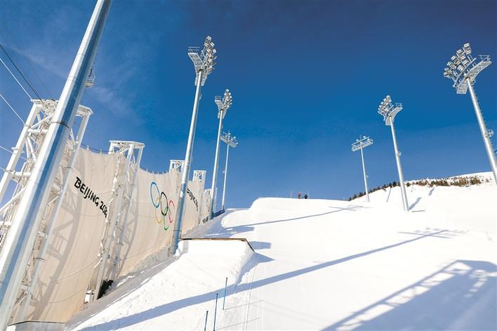 ماذا يخفي الحائط الساتر الأبيض في الألعاب الأولمبية الشتوية 2022؟