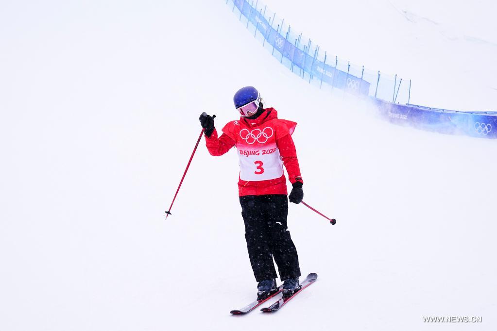 تساقط الثلوج بكثافة يتسبب بتأجيل تصفيات السلوب ستايل في التزلج الحر للسيدات بأولمبياد بكين الشتوي إلى يوم الإثنين المقبل