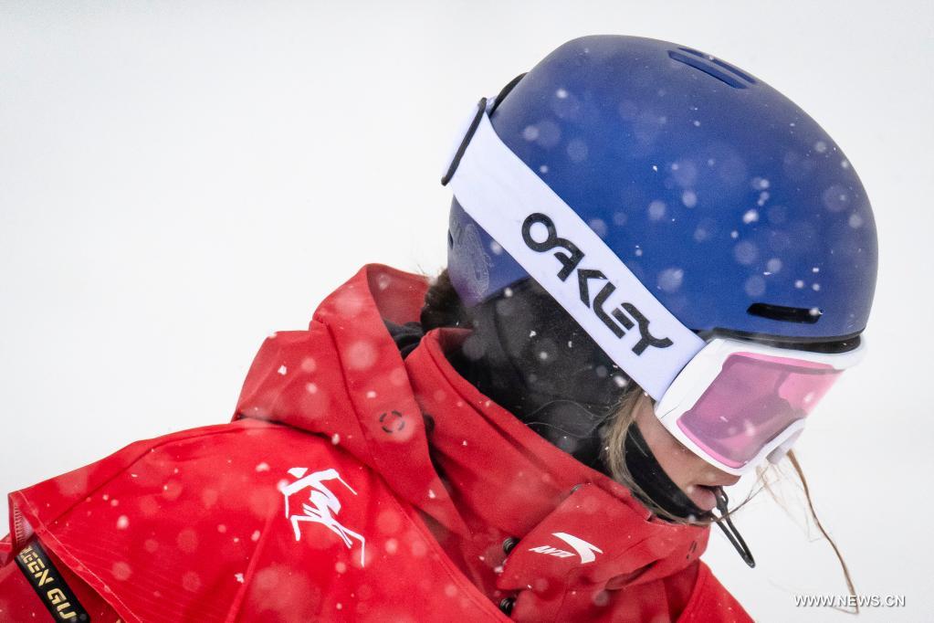 تساقط الثلوج بكثافة يتسبب بتأجيل تصفيات السلوب ستايل في التزلج الحر للسيدات بأولمبياد بكين الشتوي إلى يوم الإثنين المقبل