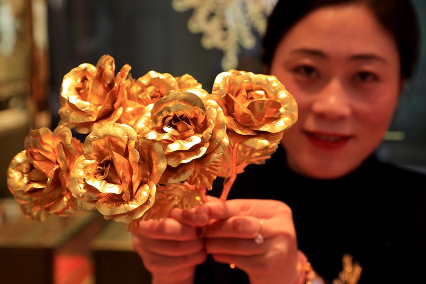 ورود ذهبية للاحتفال بعيد الحب في مقاطعة جيانغسو