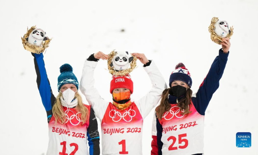 فوز الصينية شيوي بذهبية مسابقة التزلج الهوائي الحر سيدات في أولمبياد بكين
