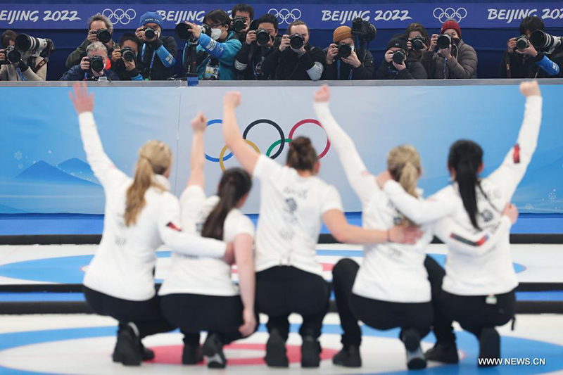 بريطانيا تتجاوز اليابان وتتوج بذهبية فرق السيدات في الكيرلينغ بأولمبياد بكين الشتوي