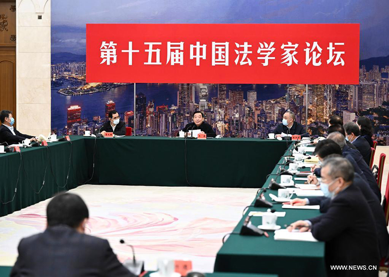 مسؤول صيني بارز يحث على بذل الجهود لتعزيز ديمقراطية العملية الكاملة الشعبية وسيادة القانون