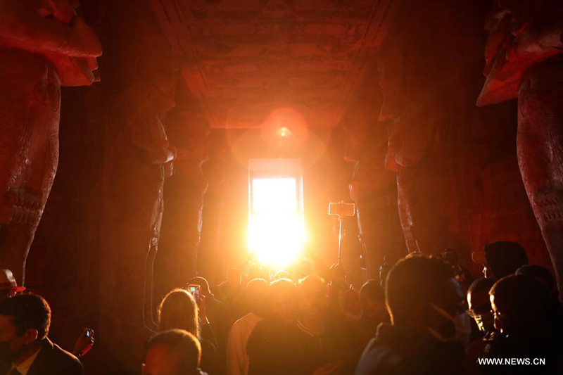 مهرجان الشمس في معبد أبو سمبل الكبير في مصر