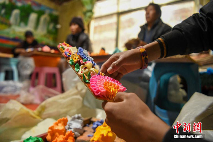  التبت تستقبل عيد رأس السنة التبتية الجديدة 