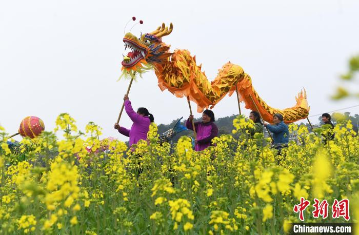 مهرجان لونغتايتوه ..  يوم حلاقة الشعر وجلب الحظ السعيد في الصين 