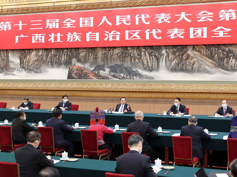 رئيس مجلس الدولة الصيني يشدد على تعزيز تنمية اقتصادية واجتماعية مستدامة وسليمة
