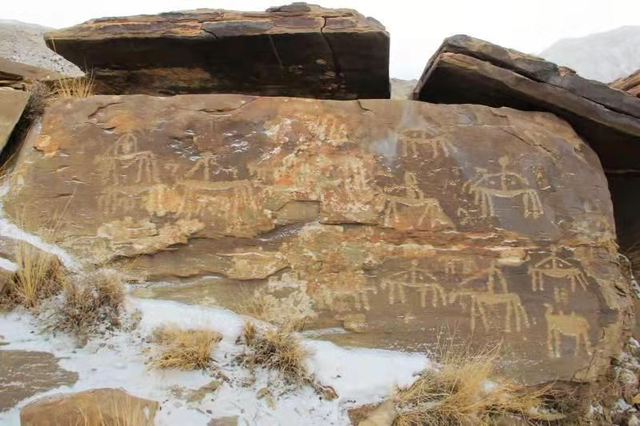 إكتشاف مجمع رسم صخري قديم في شمال غربي الصين