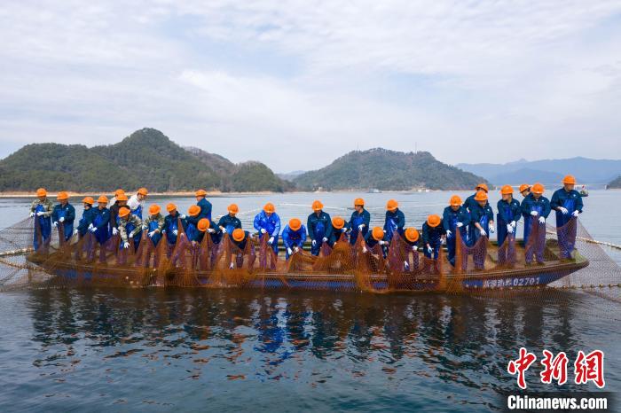 بحيرة تشيانداو بتشجيانغ: الصيد بالشباك العملاقة