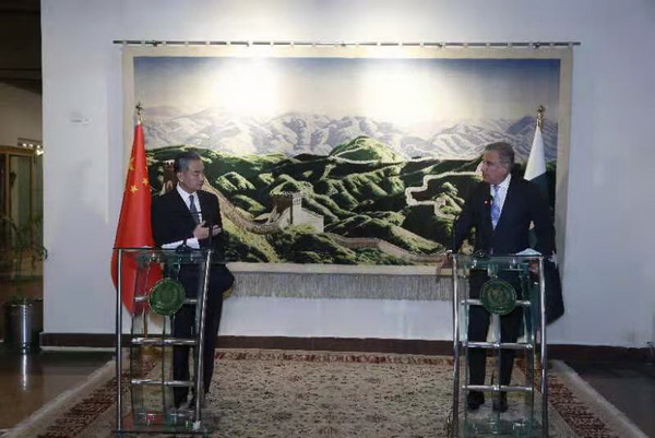 وزير الخارجية الصيني: الصين والعالم الإسلامي لديهما رغبة قوية في تعميق التعاون