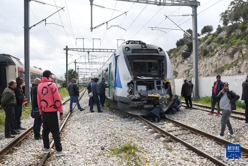 ارتفاع حصيلة إصطدام قطارين في تونس إلى 95 جريحا