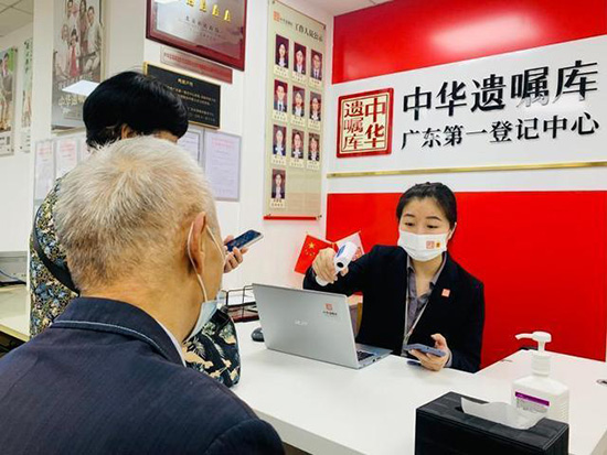 المزيد من الشباب الصينيين باتوا يكتبون وصايا، وحسابات مواقع التواصل تضاف إلى الممتلكات
