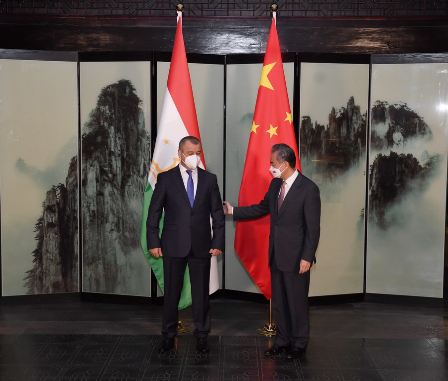 وزير الخارجية الصيني يلتقي وزير العدل الطاجيكي