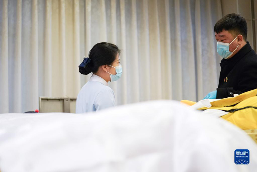 وداع لائق .. ماكياج وجراحات تجميل للموتى في الصين