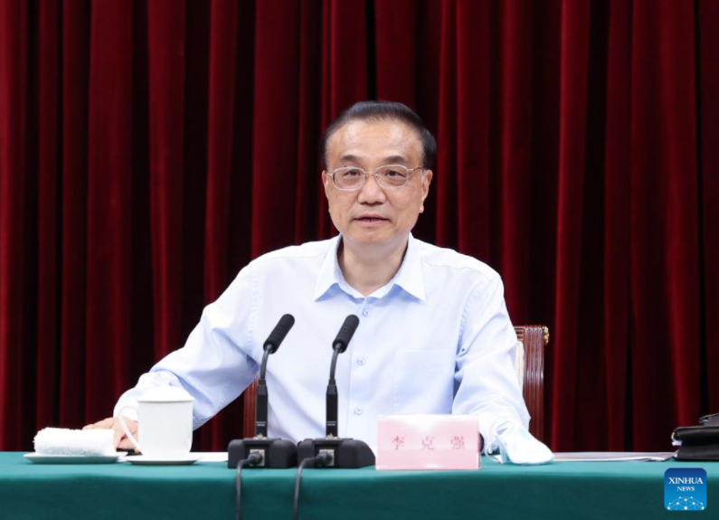 رئيس مجلس الدولة الصيني يشدد على استقرار التوظيف والأسعار لدعم الاقتصاد