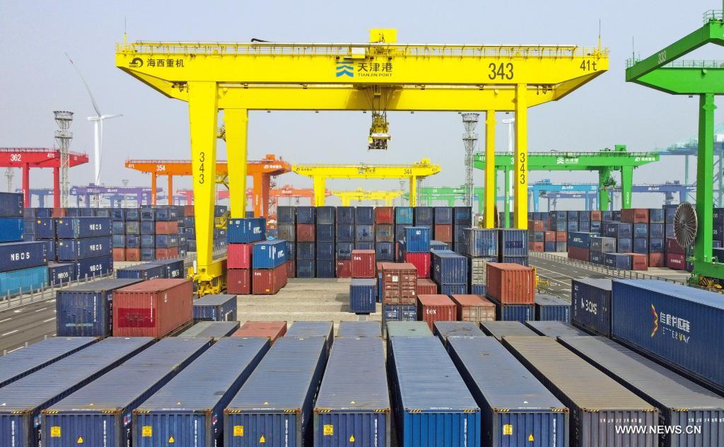ارتفاع قياسي بحجم الحاويات المتدفقة عبر ميناء تيانجين بشمالي الصين