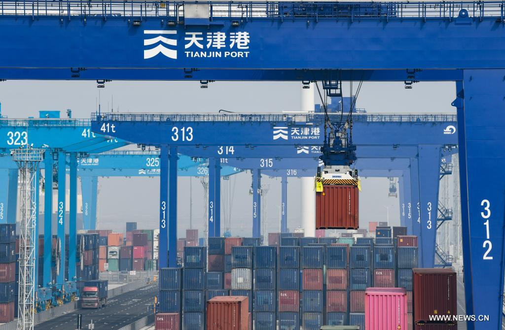 ارتفاع قياسي بحجم الحاويات المتدفقة عبر ميناء تيانجين بشمالي الصين