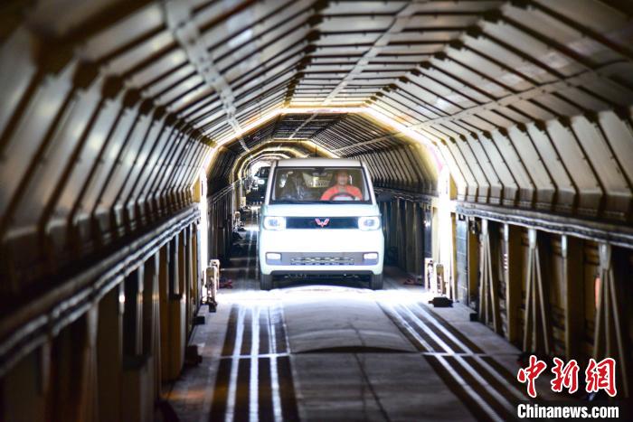 الصين تشحن سيارات قوانغسي إلى العالم عبر طريق السكك الحديدة