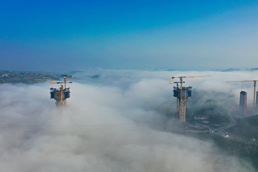 لوتشو، سيتشوان: موقع بناء فوق السحابة