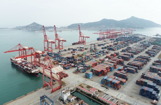 تقرير إخباري: مؤشرات جيدة للتجارة الخارجية الصينية رغم الصعوبات