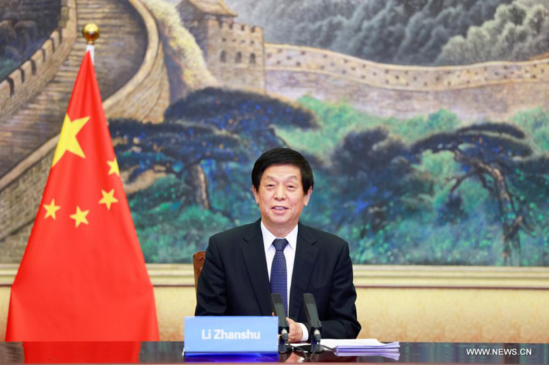 كبير المشرعين الصينيين يعقد محادثات افتراضية مع رئيس البرلمان النرويجي