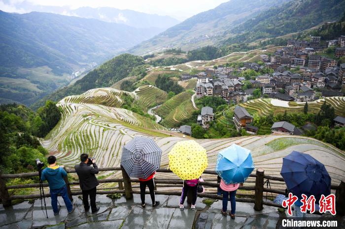 الصين تشهد 160 مليون رحلة سياحية محلية خلال عطلة عيد العمال