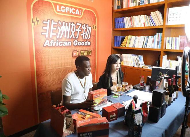 التجارة الإلكترونية عبر البث الحي تضخ زخماً جديداً للتجارة بين الصين وأفريقيا