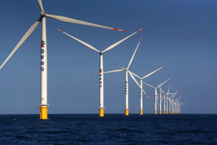 مقاطعة شاندونغ بشرقي الصين تعزز استثماراتها في صناعة طاقة الرياح البحرية