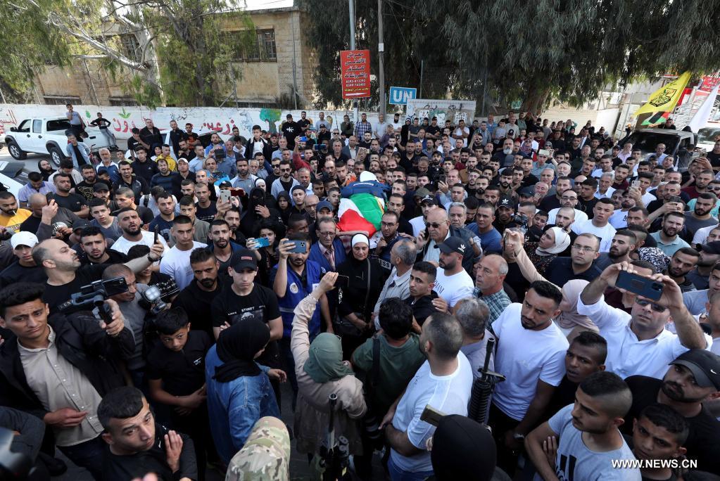 تقرير إخباري : مقتل الصحفية شيرين أبو عاقلة خلال عملية للجيش الإسرائيلي بمخيم جنين في الضفة الغربية