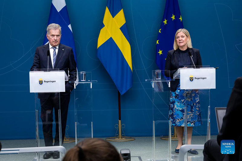 السويد وفنلندا تتقدمان بطلب الانضمام للناتو الأربعاء