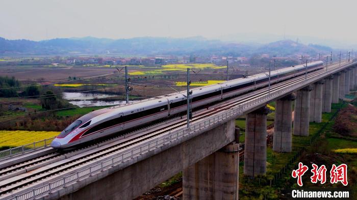 الصين تضيف 358 كيلومتراً من الخطوط الجديدة للسكك الحديدية فائقة السرعة خلال  الأشهر الأربعة الأولى