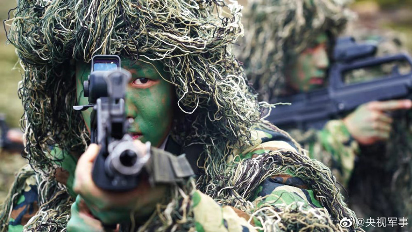 وحدة استطلاعية تابعة لمنطقة التبت العسكرية  تجري تدريبات ميدانية