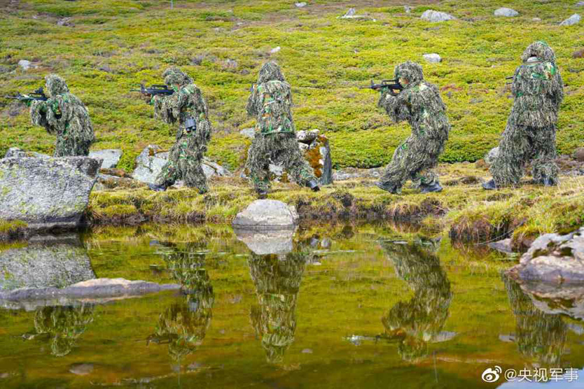 وحدة استطلاعية تابعة لمنطقة التبت العسكرية  تجري تدريبات ميدانية