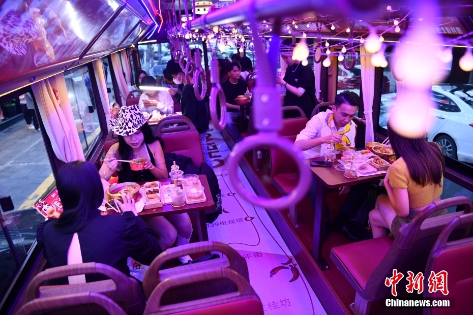 حافلة القدر الساخن، تجربة سياحية جديدة في مدينة تشنغدو