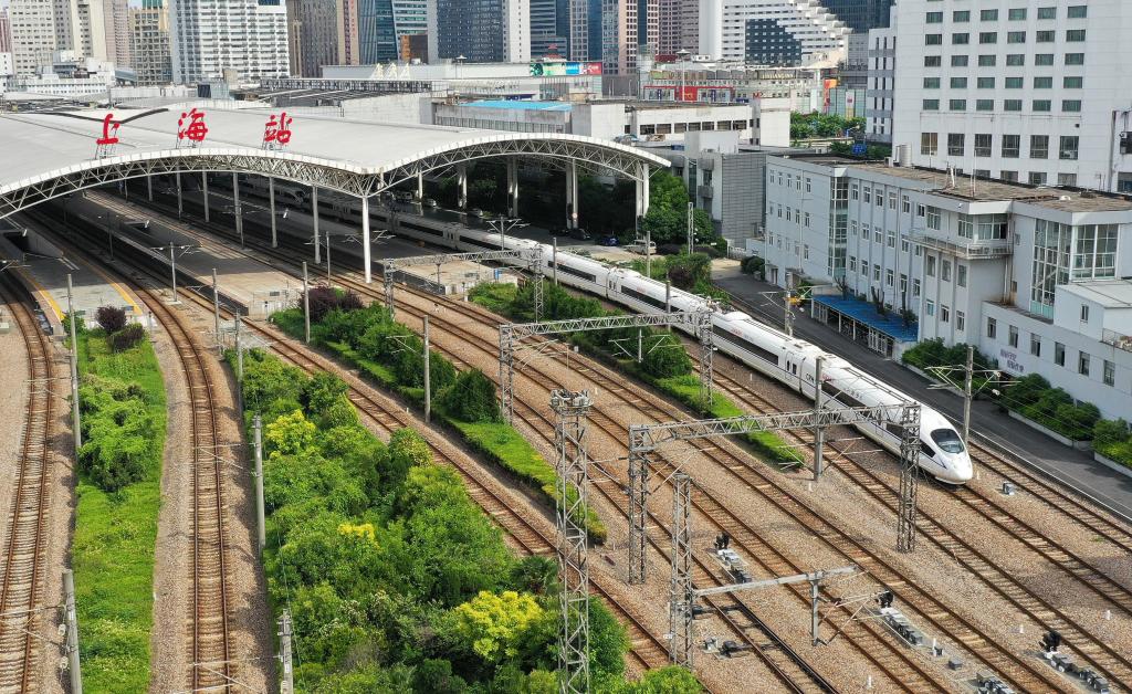 صيانة قطار فائق السرعة في شانغهاي